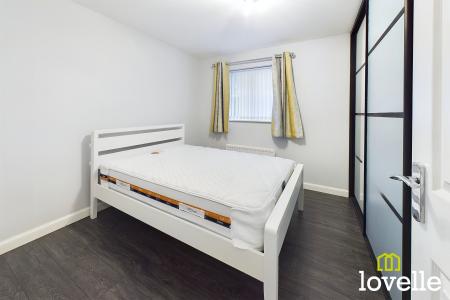 2 bedroom Flat for sale in St Marys Close, Hessle, East Riding of Yorkshire, HU13