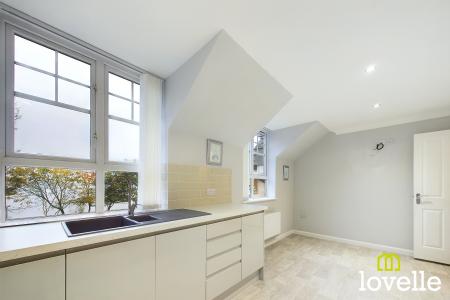 2 bedroom Flat for sale in St Marys Close, Hessle, East Riding of Yorkshire, HU13