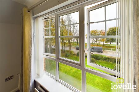 2 bedroom Flat for sale in St Marys Close, Hessle, East Riding of Yorkshire, HU13