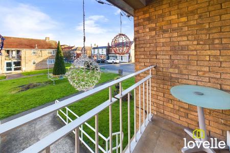 1 bedroom Flat for sale in Wilburn Court, Cottingham, East Riding of Yorkshire, HU16