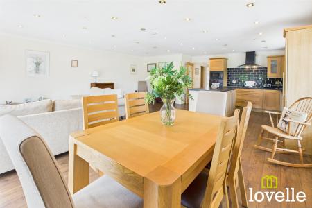2 bedroom Detached bungalow for sale in Woodhall Way, Beverley, East Riding of Yorkshire, HU17