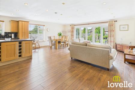 2 bedroom Detached bungalow for sale in Woodhall Way, Beverley, East Riding of Yorkshire, HU17