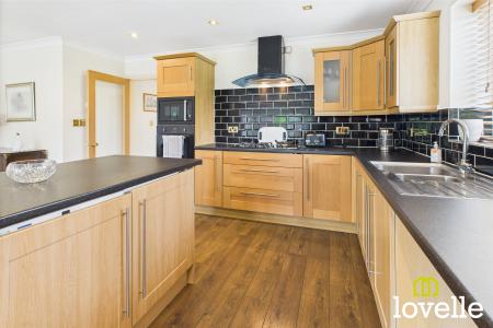 2 bedroom Detached bungalow for sale in Woodhall Way, Beverley, East Riding of Yorkshire, HU17