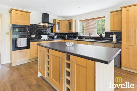 2 bedroom Detached bungalow for sale in Woodhall Way, Beverley, East Riding of Yorkshire, HU17