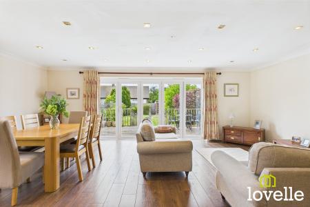 2 bedroom Detached bungalow for sale in Woodhall Way, Beverley, East Riding of Yorkshire, HU17