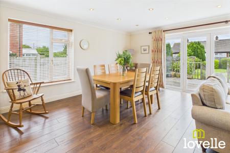 2 bedroom Detached bungalow for sale in Woodhall Way, Beverley, East Riding of Yorkshire, HU17