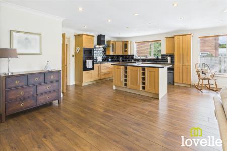 2 bedroom Detached bungalow for sale in Woodhall Way, Beverley, East Riding of Yorkshire, HU17