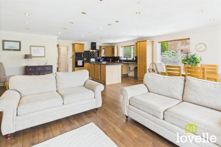 2 bedroom Detached bungalow for sale in Woodhall Way, Beverley, East Riding of Yorkshire, HU17