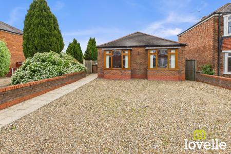 2 bedroom Detached bungalow for sale in Woodhall Way, Beverley, East Riding of Yorkshire, HU17