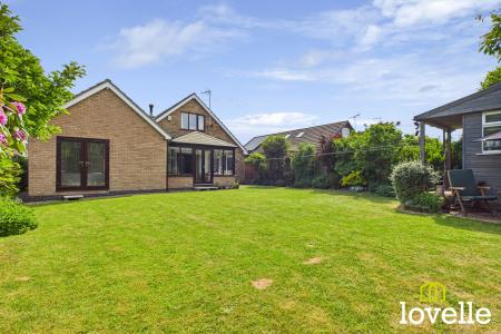 4 bedroom Detached house for sale in Easenby Avenue, Kirk Ella, East Riding of Yorkshire, HU10