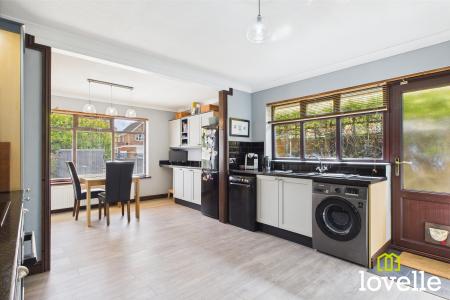 4 bedroom Detached house for sale in Easenby Avenue, Kirk Ella, East Riding of Yorkshire, HU10