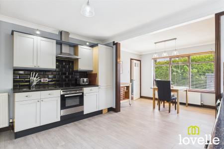 4 bedroom Detached house for sale in Easenby Avenue, Kirk Ella, East Riding of Yorkshire, HU10