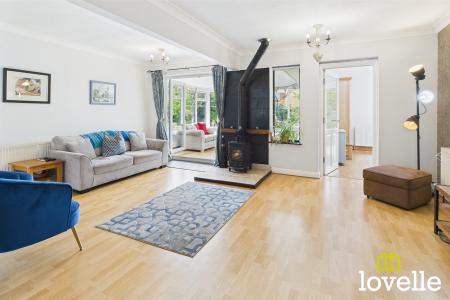 4 bedroom Detached house for sale in Easenby Avenue, Kirk Ella, East Riding of Yorkshire, HU10