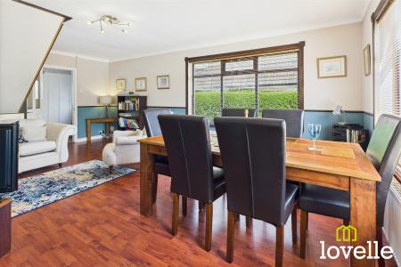 4 bedroom Detached house for sale in Easenby Avenue, Kirk Ella, East Riding of Yorkshire, HU10