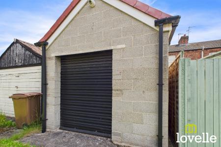 2 bedroom Terraced House for sale in Wainfleet Avenue, Cottingham, East Riding of Yorkshire, HU16