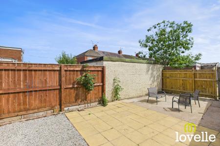 3 bedroom End of terrace house for sale in Endike Lane, Kingston upon Hull, HU6