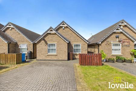 2 bedroom Detached bungalow for sale in Hainsworth Park, Kingston upon Hull, HU6