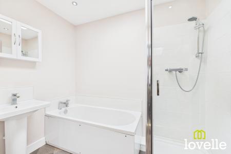 2 bedroom Detached bungalow for sale in Hainsworth Park, Kingston upon Hull, HU6