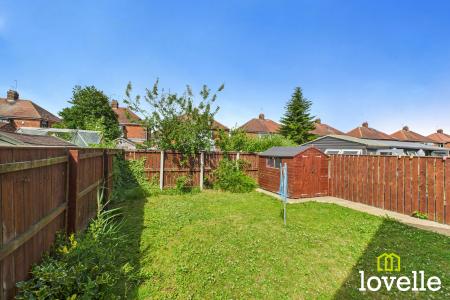 2 bedroom Detached bungalow for sale in Hainsworth Park, Kingston upon Hull, HU6