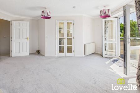 2 bedroom Flat for sale in Kingtree Avenue, Cottingham, East Riding of Yorkshire, HU16