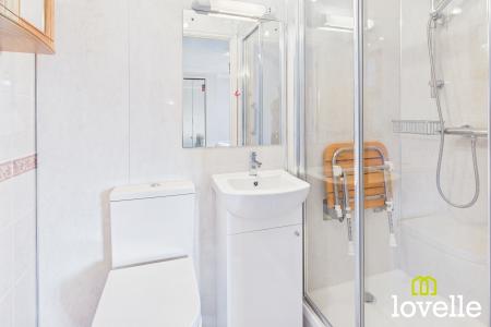 2 bedroom Flat for sale in Kingtree Avenue, Cottingham, East Riding of Yorkshire, HU16