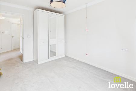 2 bedroom Flat for sale in Kingtree Avenue, Cottingham, East Riding of Yorkshire, HU16