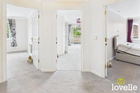 2 bedroom Flat for sale in Kingtree Avenue, Cottingham, East Riding of Yorkshire, HU16