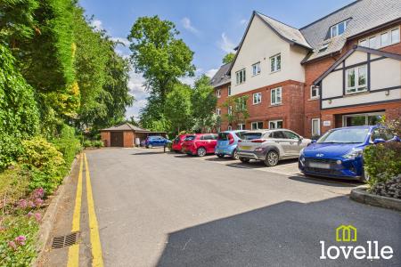 2 bedroom Flat for sale in Kingtree Avenue, Cottingham, East Riding of Yorkshire, HU16
