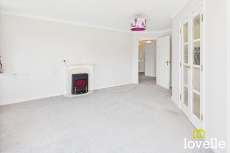 2 bedroom Flat for sale in Kingtree Avenue, Cottingham, East Riding of Yorkshire, HU16