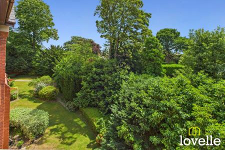 2 bedroom Flat for sale in Kingtree Avenue, Cottingham, East Riding of Yorkshire, HU16