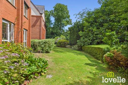 2 bedroom Flat for sale in Kingtree Avenue, Cottingham, East Riding of Yorkshire, HU16