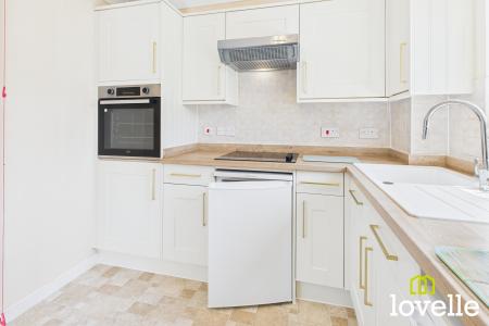 2 bedroom Flat for sale in Kingtree Avenue, Cottingham, East Riding of Yorkshire, HU16