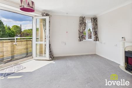 2 bedroom Flat for sale in Kingtree Avenue, Cottingham, East Riding of Yorkshire, HU16