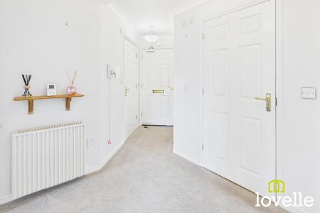 2 bedroom Flat for sale in Kingtree Avenue, Cottingham, East Riding of Yorkshire, HU16