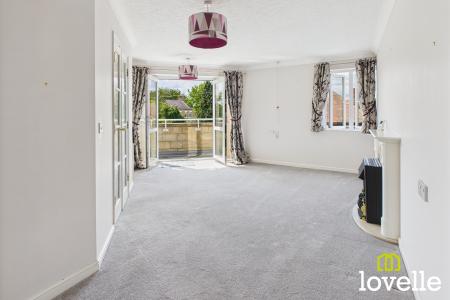 2 bedroom Flat for sale in Kingtree Avenue, Cottingham, East Riding of Yorkshire, HU16