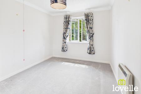 2 bedroom Flat for sale in Kingtree Avenue, Cottingham, East Riding of Yorkshire, HU16