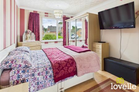 2 bedroom Bungalow for sale in Loatley Green, Cottingham, East Riding of Yorkshire, HU16