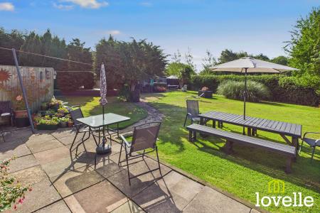 2 bedroom Bungalow for sale in Loatley Green, Cottingham, East Riding of Yorkshire, HU16