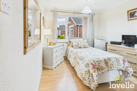 2 bedroom Bungalow for sale in Loatley Green, Cottingham, East Riding of Yorkshire, HU16