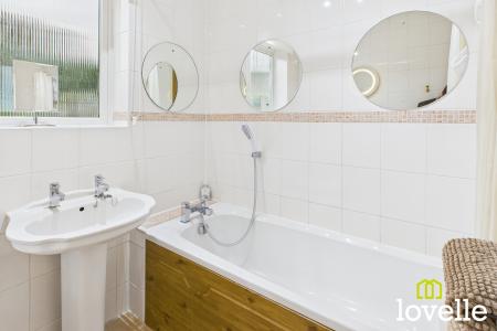 2 bedroom Bungalow for sale in Loatley Green, Cottingham, East Riding of Yorkshire, HU16