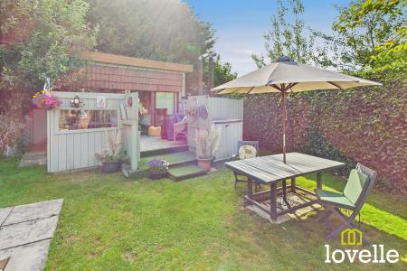 2 bedroom Bungalow for sale in Loatley Green, Cottingham, East Riding of Yorkshire, HU16