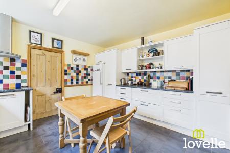 5 bedroom Semi-detached house for sale in Marlborough Avenue, Kingston upon Hull, HU5