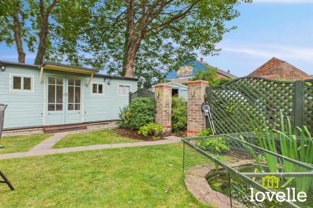 4 bedroom Semi-detached house for sale in Northgate, Cottingham, East Riding of Yorkshire, HU16