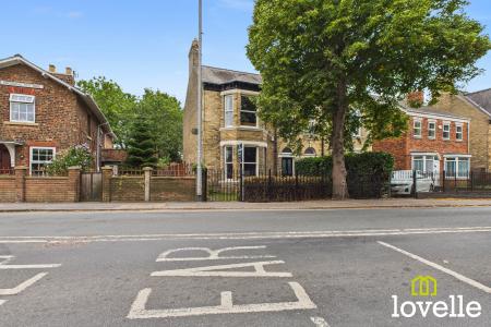 4 bedroom Semi-detached house for sale in Northgate, Cottingham, East Riding of Yorkshire, HU16