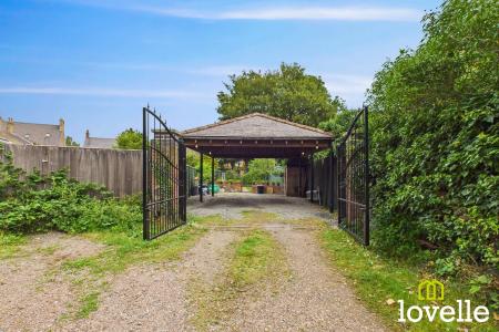 4 bedroom Semi-detached house for sale in Northgate, Cottingham, East Riding of Yorkshire, HU16