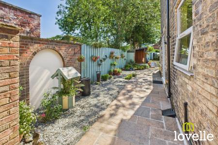 4 bedroom Semi-detached house for sale in Northgate, Cottingham, East Riding of Yorkshire, HU16