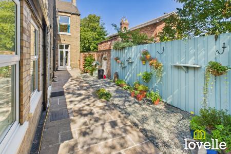 4 bedroom Semi-detached house for sale in Northgate, Cottingham, East Riding of Yorkshire, HU16