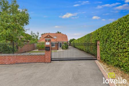 4 bedroom Detached house for sale in North Moor Lane, Cottingham, East Riding of Yorkshire, HU16