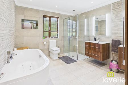 4 bedroom Detached house for sale in New Village Road, Cottingham, East Riding of Yorkshire, HU16