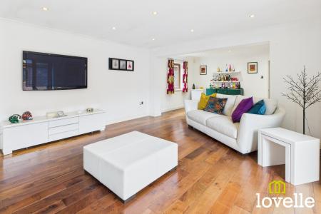 4 bedroom Detached house for sale in New Village Road, Cottingham, East Riding of Yorkshire, HU16